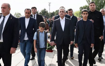 Ռոբերտ Քոչարյանին հանգիստ թողեք, իսկ «էշին» համբուրողը մի հոգի չի եղել. Սերժ Սարգսյան