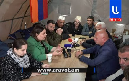 Կոռեկտ չէ, որ վրանի դիմաց առաջարկում են գործարք․ Արցախցիների իրավունքների պաշտպանության խորհրդի անդամները դեմ են վրանը հանելուն