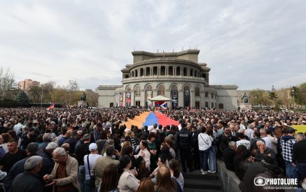 Փաշինյանն ուզում է, որ մարդիկ Արցախի կորստի հետ արագի մեջ հարմարվեն ու մոռանան, իսկ դրա համար պետք է, որ այլ կերպ ընկալողները հեռանան Հայաստանից. «ՉԻ»