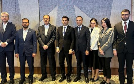 Հայաստանը մեծապես կարեւորում է Իրանի հետ հարաբերությունները. Հակոբ Արշակյանը հանդիպել է ԻԻՀ Մեջլիսի փոխնախագահին