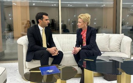 ԱԺ փոխնախագահ Հակոբ Արշակյանը Բաքվին մեղադրել է արհեստական պատճառներով խաղաղության համաձայնագրի ստորագրումը ձգձգելու մեջ