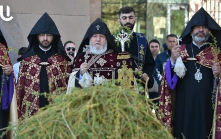 Ուրիշները ծառերից ճյուղեր էին կտրում ու սփռում ճանապարհի վրա․ Հայաստանյայց Առաքելական Սուրբ Եկեղեցին տոնում է Ծաղկազարդը