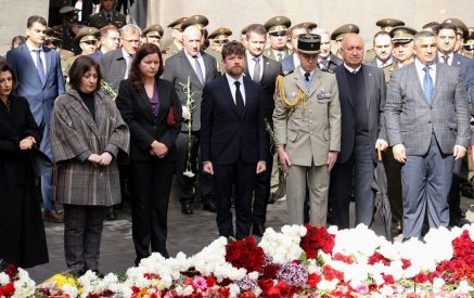 Հայոց ցեղասպանության զոհերի հիշատակին հարգանքի տուրք են մատուցել նաև ՀՀ-ում հավատարմագրված դեսպանները