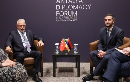 «Լավ քննարկում ունեցանք». Անթալիայի դիվանագիտական ֆորումում հանդիպել են Ռուբինյանն ու Քըլըչը