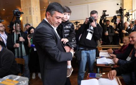 «Քաղաքացիական պայմանագիր»-ը գյումրեցիներից խաբեությամբ քվեներ կորզածների և դրանք ուրիշին մատուցելու պատրաստ ուժերի ներկայացուցիչների մասնակցությամբ կայանալիք ավագանու առաջին նիստին չի մասնակցելու. Սարիկ Մինասյան