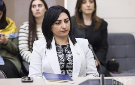 «Ձեր զեկույցում ոչ մի կոնկրետ դեպքի անդրադարձ չկար, հիշեցնեմ՝ Սամվել Վարդանյանի խոշտանգման դեպքը, լրագրողներին են օթյակից բռնությամբ հեռացրել»․ Թագուհի Թովմասյանը՝ Անահիտ Մանասյանին