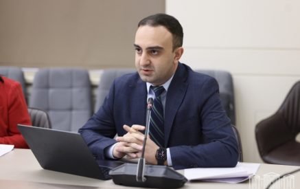 Առաջարկվում է տնային կալանք կիրառելու պահից աշխատողի լիազորությունները համարել կասեցված, եթե կիրառվել են աշխատանքային պարտականությունների կատարման հետ անհամատեղելի սահմանափակումներ