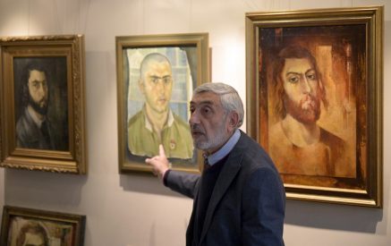 «Վալմար» արվեստի սրահում բացված ցուցահանդեսում ներկայացված են ժողովրդական նկարչի 55 տարիների ընթացքում արված ինքնանկարները