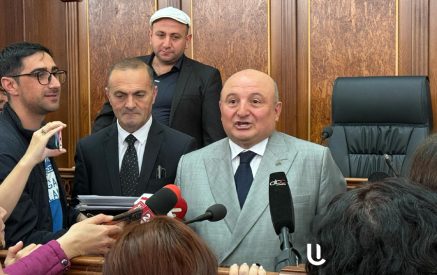 Կզսպի՞ Վարդան Ղուկասյանը իր շրջապատին․ հարց՝ Գյումրու նորընտիր քաղաքապետին