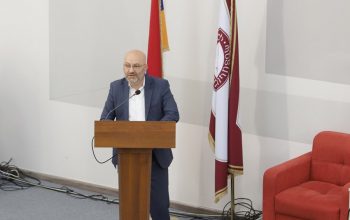 «Որքան էլ հաճելի չլինի, օրվա հերոսը միշտ ես լինեմ, քննադատությունը շատ կարևոր է»․ Դավիթ Առուշանյանը՝ ուսանողներին