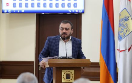 «Ժողովուրդ ջան, նեղություն չքաշեք՝ տակը մի հարց է մնում զեկուցվող, էդ մի հարց էլ չզեկուցվող դարձնենք, տեսնենք՝ ինչ է լինում»․ Մանուկ Սուքիասյանը հեգնեց