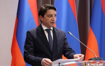 «Լավ է ծախվում էս թեման»․ Վահե Հովհաննիսյանը՝ ՀՀ պետական պարտքի եւ եվրոբոնդերի գործարքով ՀՀ տնտեսության մեջ թուրքական կապիտալի ներգրավման մասին