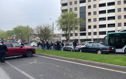 Քաղաքապետը կա՛մ չի տիրապետում գործընթացներին, կա՛մ մանիպուլացնում է բնակիչներին. հստակ քայլեր չձեռնարկելու դեպքում Միկոյան 64-ի բնակիչները վերսկսելու են բողոքի ցույցերը