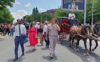 Ֆայտոն, սպիտակ խալաթներով քայլերթ․ երաժշտական կատարումներ ու մեծ համերգ Գյումրիում․ նշվում է բուժաշխատողի տոնը