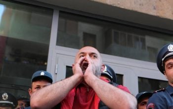 Մեր գործընկերները իրենց հարցազրույցներում շեշտադրում են անում երկրորդական, տեխնիկական, արարողակարգային հարցերի վրա՝ երբեմն բացահայտ դիմելով ակնբախ սոփեստությանը. Արմեն Աշոտյան