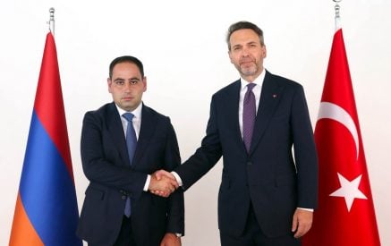 Դավիթ Խուդաթյանը եւ Ալփարսլան Բայրաքթարը քննարկել են Հայաստան-Թուրքիա էներգետիկայի ոլորտում համագործակցության հնարավոր ուղղությունները