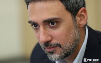 «Պետք չէ հեռախոս փոխանցել, պետք է պարզապես ապահովել իրավունքի, օրենքի գործողությունը Հայաստանում, պետք է պարզապես, որ չլինեն քաղաքական հետապնդումներ Հայաստանում». Վարդեւանյանը պատասխանում է Փաշինյանին