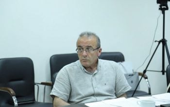 44-օրյա պատերազմի հանգամանքների վերաբերյալ զեկույցն էլ չի հրապարակվում՝ հղում անելով ԱԺ հանձնաժողովի բացասական եզրակացությանը: Եվ հիմա հասարակությունը պետք է հանգամանքների մասին գաղափար կազմի զեկույցն իմացողների՝ ըստ քաղաքական նպատակահարմարության ներկայացրած պատառիկներով. Սաքունց