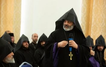 Երբ քաղաքական հետապնդում է իրականացվում շարժման առաջնորդի և ակտիվիստների նկատմամբ խոսել նրա մասին, որ եկեղեցին իբր պետք է «յստակորեն անջատեր շարժումը եկեղեցուց», կարծում եմ, անտեղի էր