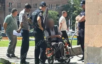 Երևանի քաղաքապետարանում անվասայլակով տղամարդը սպառնացել է ինքնահրկիզվել. Shamshyan.com