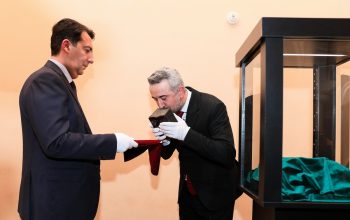 Viva-ն մագաղաթյա բացառիկ Ավետարան է ընծայաբերել Մատենադարանին