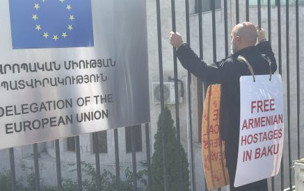 «Ամեն ինչ չէ, որ հնարավոր է ետ բերել այս պահին, բայց կանխել Հայաստանի անկումը եւ ջախջախումը՝ հնարավոր է»․ Արմեն Աշոտյան