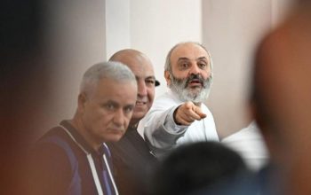 Վահագն Չախալյանը «18+» հանգամանքը փորձեց ներկայացնել, միկրոֆոնը անջատեցին