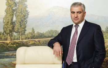 «Մինչ Սամվել Կարապետյանն իր ﬕջոցներից 540 ﬕլիոն դրամ էր ներդնում ﬔր երկրում, Փաշինյանն այլ «ներդրում» էր անում՝ քաղաքական ձերբակալություններ, գրոհ եկեղեցու դեմ»