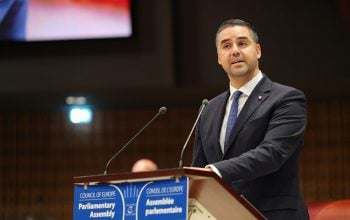 «Ողջունում ենք մեր հայ և ադրբեջանցի գործընկերների կողմից պատմական խաղաղության համաձայնագրի նախաստորագրումը, որը տասնամյակների ընթացքում բեկում մտցրեց»․ ԵԽ Նախարարների կոմիտեի նախագահ