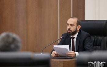 Արթուր Խաչատրյանը Արարատ Միրզոյանին հարցրեց՝ եթե պայմանագրի տեքստն էդքան լավն է, բա ինչի՞ Ադրբեջանի երկու վերջին առաջարկությունների հետ միանգամից չհամաձայնեցիք