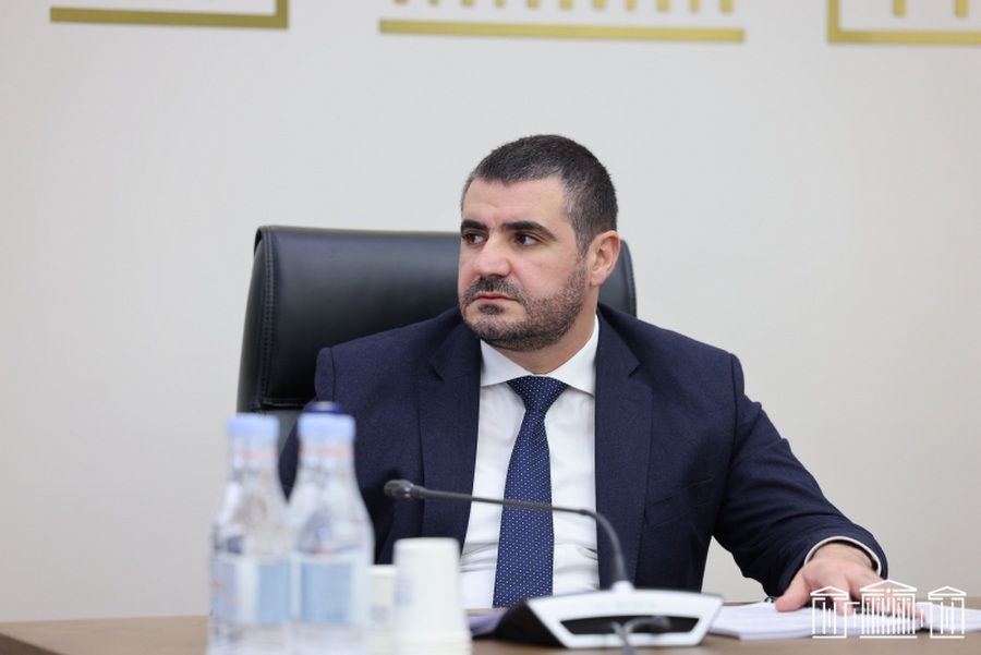 Եթե մի պահ զինվենք Մարուքյանի վառ երևակայությամբ, 