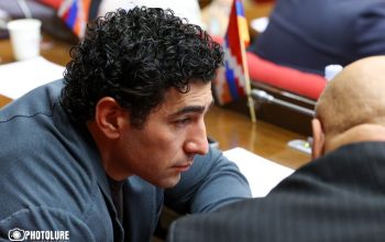 «Ժողովուրդը մեզանից էլ պահանջում է՝ Արցախը կործանած, հազարավոր զոհեր բերած այդ պիղծ դավաճանը ինչո՞ւ է մինչեւ հիմա պաշտոնի»