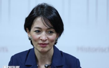 «Բարեկամաբար խորհուրդ եմ տալիս. հեռու մնացեք դպրոցների թեմայից». Ժաննա Անդրեասյան