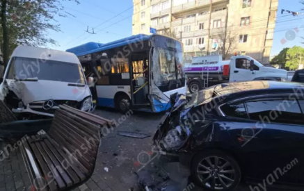 Հերթական ավտովթարը՝ ավտոբուսի մասնակցությամբ. shamshyan.com