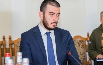 Սամվել Հակոբյանը վայր է դնում Երեւանի ավագանու անդամի մանդատը