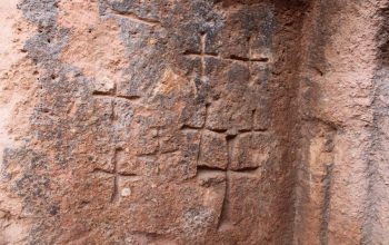 Այդ տարվա պեղումների արդյունքում, բացի միջնադարյան դամբարանից, բացվեցին նաև ժայռափոր այլ կառույցներ՝ մատուռ, ճգնավորի խուց, տնտեսական նշանակության կառույց և այլն