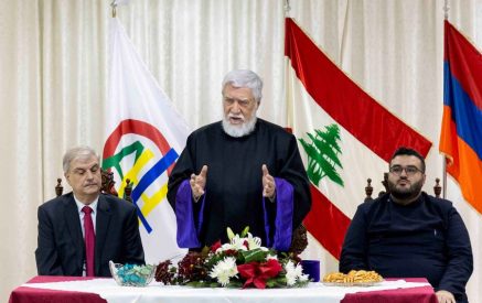 Վեհափառ հայրապետը այցելեց ազգային ծերանոց տօնական օրերու ընդառաջ