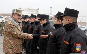 ՀՀ պաշտպանության նախարարի առաջին տեղակալ, ԶՈՒ ԳՇ պետ, գեներալ-լեյտենանտ Էդվարդ Ասրյանն այցելել է հանրապետական հավաքակայան, անցկացրել շարային ստուգատես