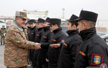 ՀՀ պաշտպանության նախարարի առաջին տեղակալ, ԶՈՒ ԳՇ պետ, գեներալ-լեյտենանտ Էդվարդ Ասրյանն այցելել է հանրապետական հավաքակայան, անցկացրել շարային ստուգատես