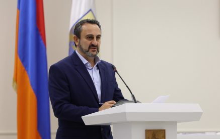 «Զոհվածի երեխեքին խոսք եք տվել, որ սպորտդպրոց կառուցեք, բայց բարձրահարկ շենքեր եք կառուցում սաղ քաղաքում». Պեդրո Զարոկյանը՝ Տիգրան Ավինյանին