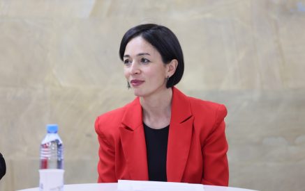 Ժաննա Անդրեասյանը խուսափեց մեկնաբանել օպերայի փոխտնօրենի գործողությունները՝ պատճառաբանելով ասուլիսի թեմատիկան