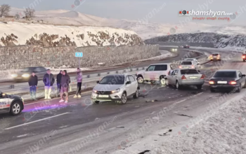 Շղթայական ավտովթար. Մերկասառույցի պատճառով բախվել են «Mitsubishi»-ին, «Mercedes»-ը և «Լադա»-ն, իսկ որոշ ժամանակ անց մեկ այլ «Mercedes» հայտնվել է ձնակույտերի մեջ․ shamshyan.com