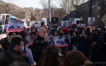 «Չենք հանդուրժելու մարդկանց, որոնք իրենց այցերով պարզապես փող են աշխատում. գալիս են այստեղ լռելու, լափելու, լակելու, մի հիմար զեկույց գրելու ու գնալու»․ Արմեն Աշոտյան