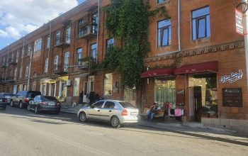 Թանկարժեք զարդերի գողություն՝ Գյումրու քաղաքապետարանի հարևանությամբ գտնվող բնակարանից․ ովքե՞ր են կասկածյալները