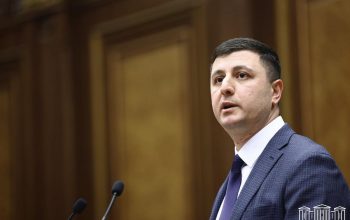 Իշխանությունն Անդրանիկ Քոչարյանի շուրթերով ազդարարեց զինծառայության վերաբերյալ իր բանաձևը. Տիգրան Աբրահամյան