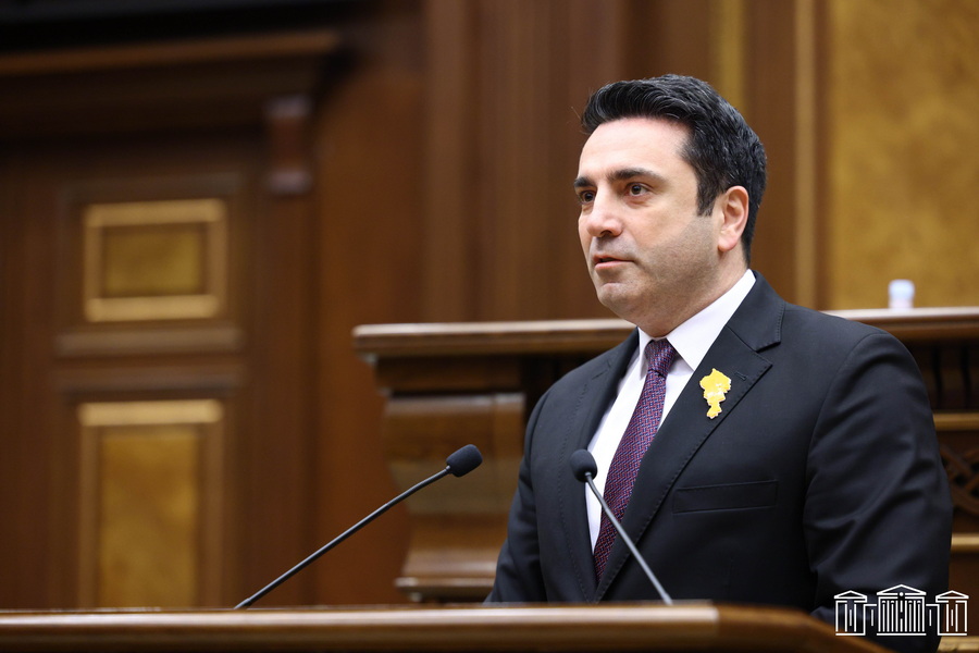 Ալեն Սիմոնյանը կարող է քաղաքացիական դատարան դիմել` հայհոյանքի համար, սակայն քաղաքացին էլ կարող է «Արան պապադ ա» արտահայտության համար դատարան դիմել, չկա որեւէ տարբերություն. «Հրապարակ»