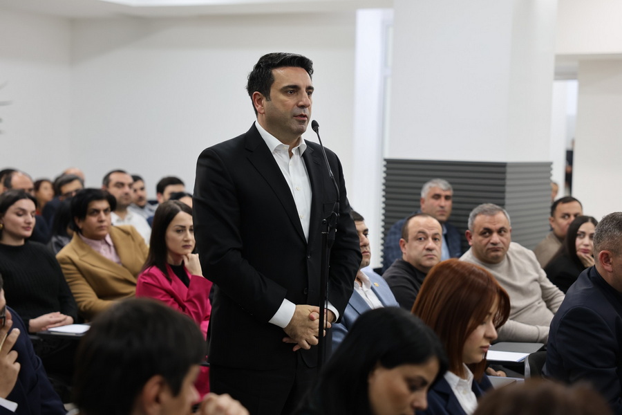 ՔՊ-ականները՝ հայհոյանքին ԱԺ նախագահի հայհոյանքով պատասխանելու մասին