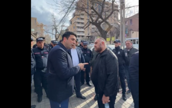 Ալեն Սիմոնյանի հետ փոխադարձ հայհոյանքներից հետո ոստիկանները բերման ենթարկեցին երկու հոգու