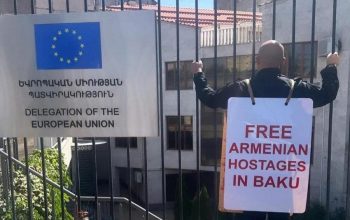 Արմեն Աշոտյան. «Փաշինյանը Եվրոպական միության բարձր ամբիոնից Ալիևի արյունոտ ձեռքերը, արյունոտ երեսը մաքրելու հերթական արարն արեց»