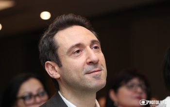 «Չե՞ք տեսնում՝ Ռոբը չի, կին է, ինչո՞ւ եք քաշքշում». Մարությանի բարեվարքության դասերը Փաշինյանին